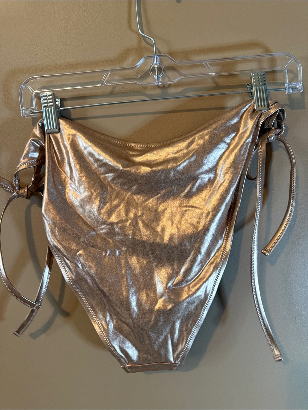 Skims gold metallic bikini bottom - Picture 4 of 5